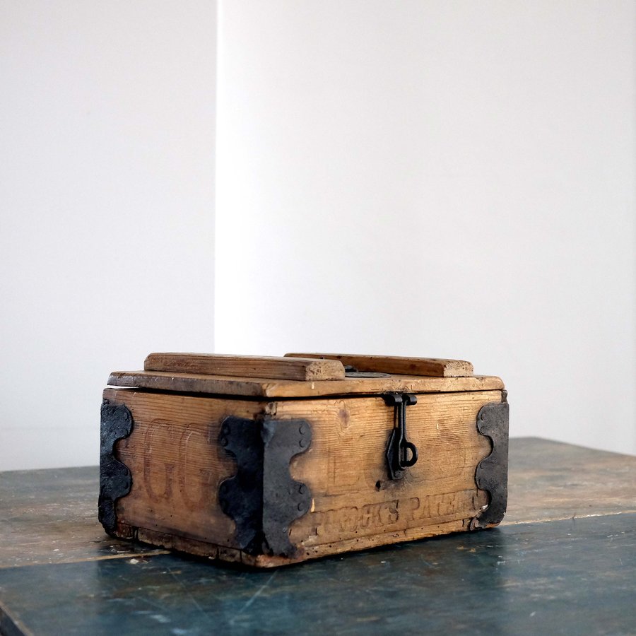 Pocock's Patent Egg Box › Puckhaber Decorative Antiques