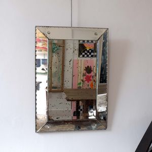 Mirrors image