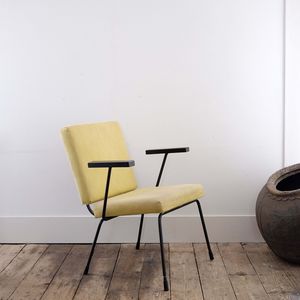 Pair of 1401 Lounge Chairs