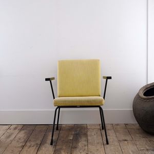 Pair of 1401 Lounge Chairs