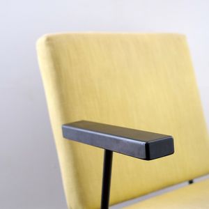 Pair of 1401 Lounge Chairs